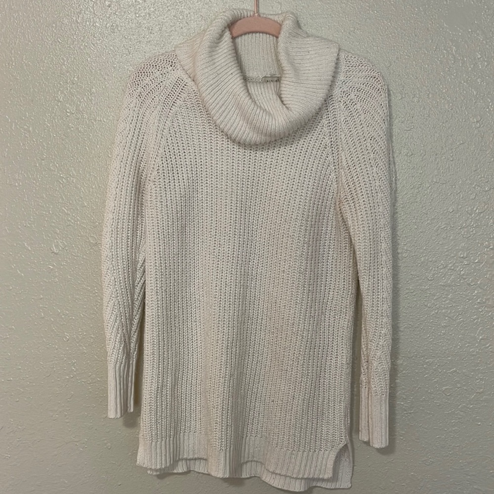 Women’s knit sweater, medium